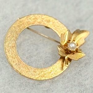 Gold Tone Circular Brooch with Faux Pearl on Leaf